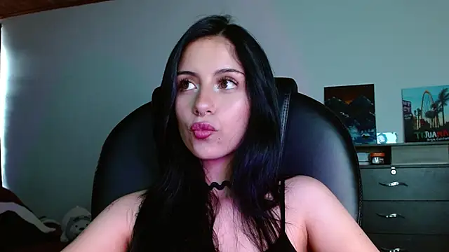 Ary Pieerce online show from November 2025 08:30:01 PM