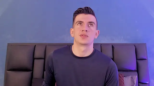 Snapshot of MikaelSlow chatting on January 2026 06:39:01 AM MikaelSlow online show from January 2026 06:39:01 AM