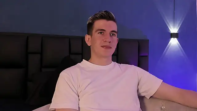 Snapshot of MikaelSlow chatting on February 2026 03:44:01 AM MikaelSlow online show from February 2026 03:44:01 AM