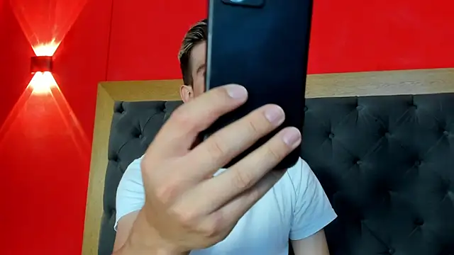 Snapshot of MikaelSlow chatting on February 2026 12:26:01 AM MikaelSlow online show from February 2026 12:26:01 AM