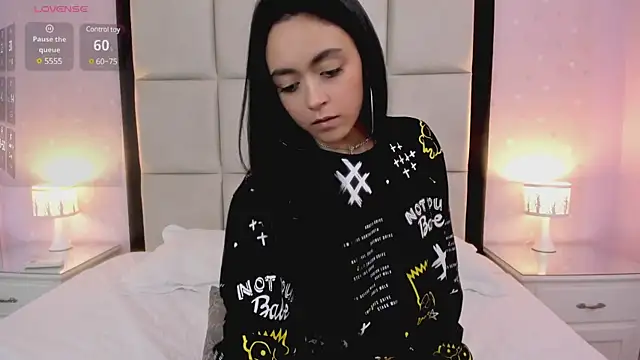 Snapshot of HannaClarrk_ chatting on February 2025 03:32:01 PM HannaClarrk online show from February 2025 03:32:01 PM