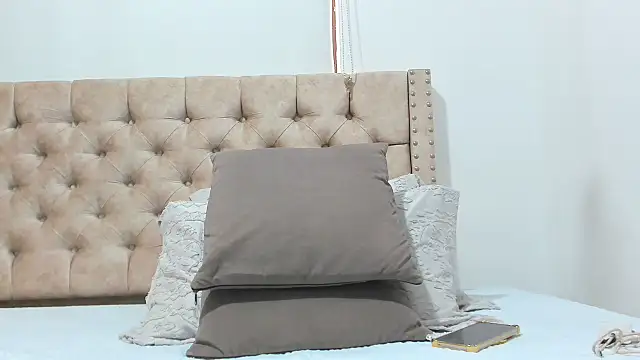 Anya Texas online show from September 2025 07:35:01 PM