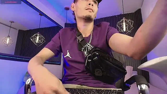 Snapshot of _white_fox_1 chatting on September 2025 11:28:01 PM white fox 1 online show from September 2025 11:28:01 PM