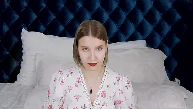 LiliLinn online show from January 2025 01:41:01 PM