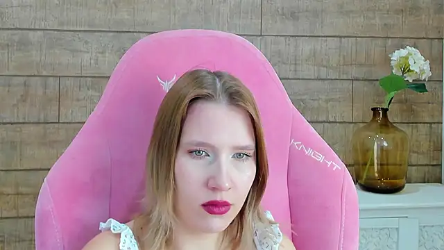 LiliLinn online show from October 2025 04:57:01 AM