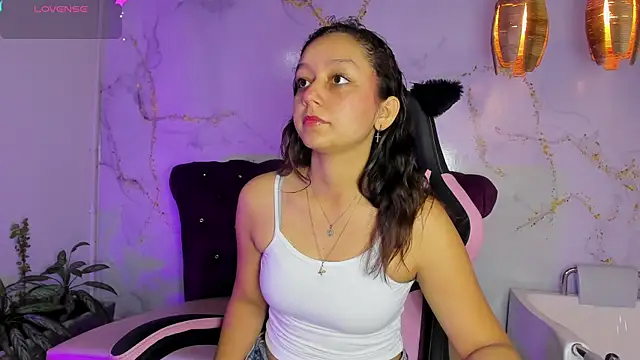 Snapshot of katy_sweet19 chatting on May 2026 10:42:02 AM katy sweet19 online show from May 2026 10:42:02 AM