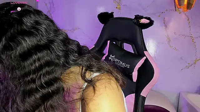 Snapshot of katy_sweet19 chatting on May 2026 10:35:01 AM katy sweet19 online show from May 2026 10:35:01 AM