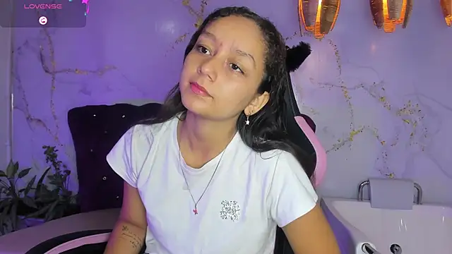 Snapshot of katy_sweet19 chatting on June 2026 10:42:01 AM katy sweet19 online show from June 2026 10:42:01 AM