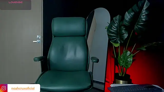 Snapshot of noah_crux chatting on July 2026 09:41:02 PM noah crux online show from July 2026 09:41:02 PM