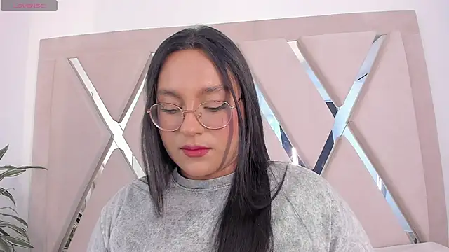 Snapshot of ellamontoya chatting on February 2026 05:15:01 AM ellamontoya online show from February 2026 05:15:01 AM