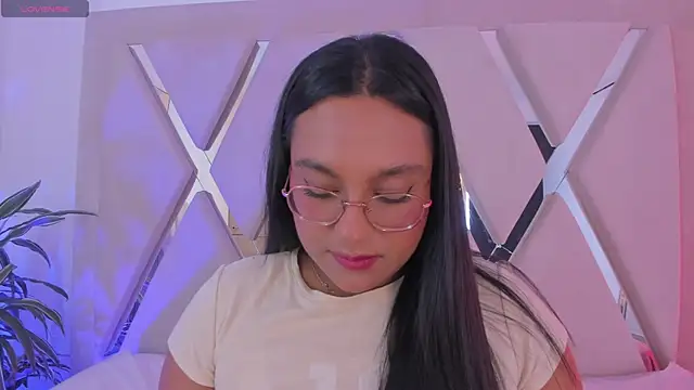 Snapshot of ellamontoya chatting on February 2026 11:18:01 AM ellamontoya online show from February 2026 11:18:01 AM