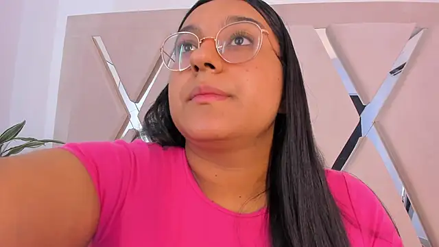 Snapshot of ellamontoya chatting on February 2026 12:06:02 PM ellamontoya online show from February 2026 12:06:02 PM