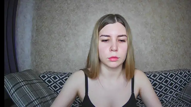 Snapshot of ElllaNuar chatting on December 2024 05:18:01 AM ElllaNuar online show from December 2024 05:18:01 AM