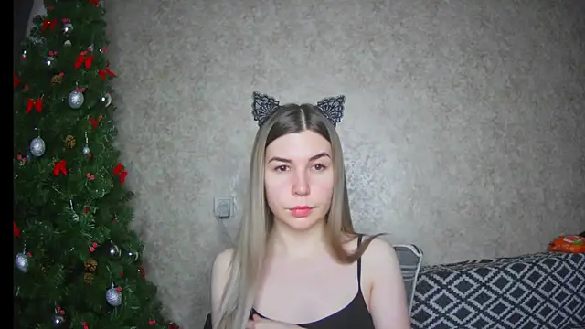 Snapshot of ElllaNuar chatting on January 2025 08:11:02 AM ElllaNuar online show from January 2025 08:11:02 AM