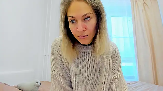 Snapshot of Mona_Cruz chatting on December 2024 06:22:02 AM Mona Cruz online show from December 2024 06:22:02 AM