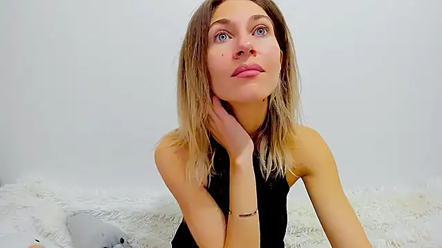 Snapshot of Mona_Cruz chatting on January 2025 05:24:01 AM Mona Cruz online show from January 2025 05:24:01 AM