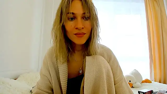 Snapshot of Mona_Cruz chatting on February 2025 09:06:02 AM Mona Cruz online show from February 2025 09:06:02 AM