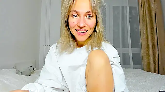 Snapshot of Mona_Cruz chatting on February 2025 08:09:01 PM Mona Cruz online show from February 2025 08:09:01 PM