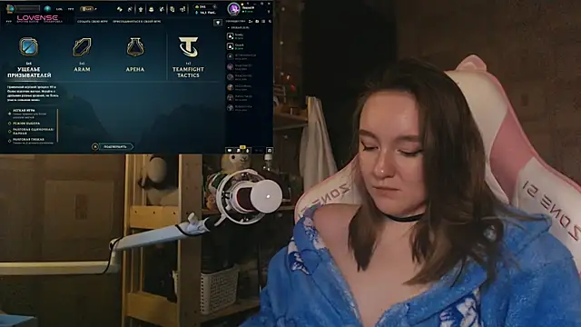 Snapshot of MoonlishSiren chatting on May 2026 08:50:02 PM MoonlishSiren online show from May 2026 08:50:02 PM