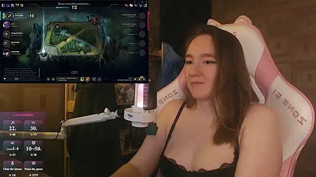 Snapshot of MoonlishSiren chatting on June 2026 08:22:02 PM MoonlishSiren online show from June 2026 08:22:02 PM