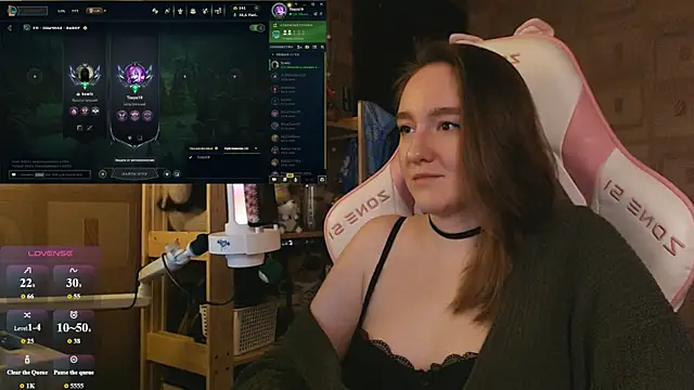 Snapshot of MoonlishSiren chatting on June 2026 08:24:01 PM MoonlishSiren online show from June 2026 08:24:01 PM