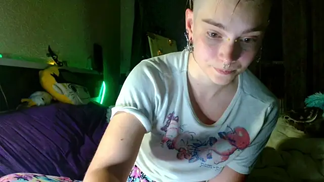 Snapshot of Sophie_Bell chatting on May 2026 08:05:02 PM Sophie Bell online show from May 2026 08:05:02 PM