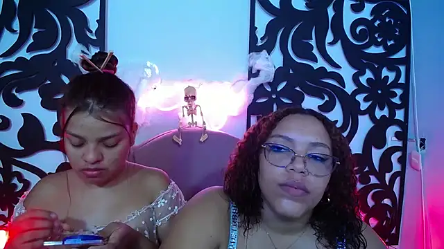 Snapshot of your_little_naughty1 chatting on October 2025 03:09:01 AM your little naughty1 online show from October 2025 03:09:01 AM