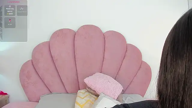 Nicole Paradise online show from February 2025 01:08:02 PM