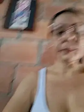 Snapshot of Mia-funny20 chatting on November 2025 08:29:01 PM Mia-funny20 online show from November 2025 08:29:01 PM