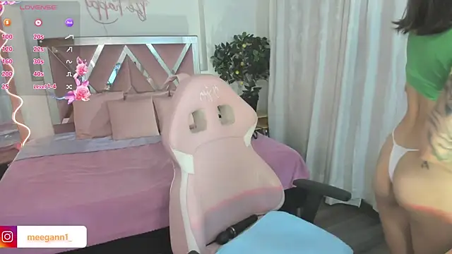 Snapshot of meggan_tay chatting on January 2025 07:44:02 PM meggan tay online show from January 2025 07:44:02 PM