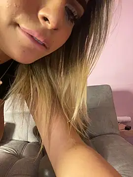 Snapshot of MiaWhitePink_ chatting on February 2025 11:12:02 AM MiaWhitePink online show from February 2025 11:12:02 AM