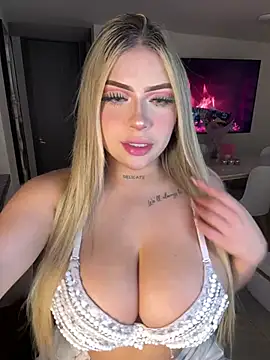 Snapshot of MiaWhitePink_ chatting on February 2026 05:19:01 AM MiaWhitePink online show from February 2026 05:19:01 AM