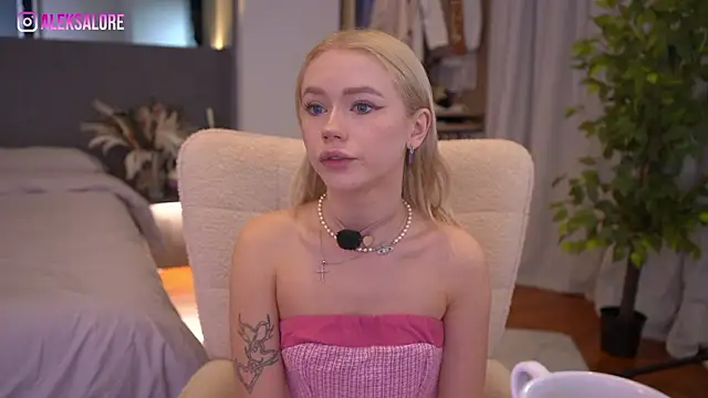 LexieLoree online show from March 2026 02:33:02 AM