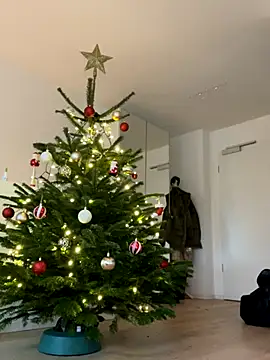 Mia-Minou online show from December 2025 09:36:01 AM