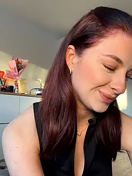 Mia-Minou online show from January 2026 02:22:01 PM