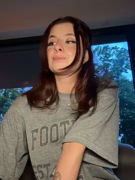 Mia-Minou online show from July 2026 07:30:01 PM