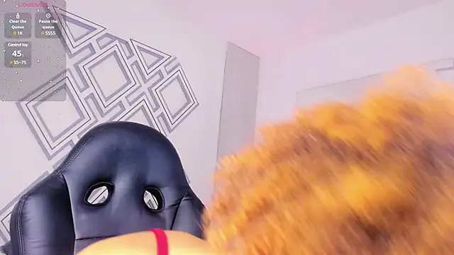 Snapshot of _CurlyGirl_ chatting on February 2025 10:02:01 PM CurlyGirl online show from February 2025 10:02:01 PM