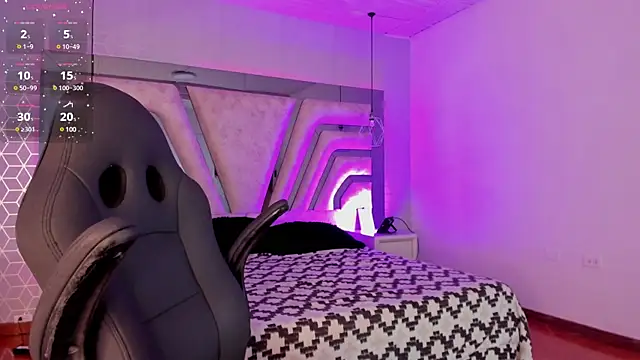 Snapshot of _CurlyGirl_ chatting on February 2025 10:25:01 PM CurlyGirl online show from February 2025 10:25:01 PM