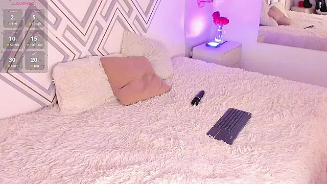 Snapshot of _CurlyGirl_ chatting on March 2025 10:45:02 PM CurlyGirl online show from March 2025 10:45:02 PM