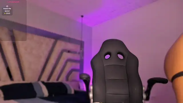 Snapshot of _CurlyGirl_ chatting on September 2025 08:20:02 PM CurlyGirl online show from September 2025 08:20:02 PM