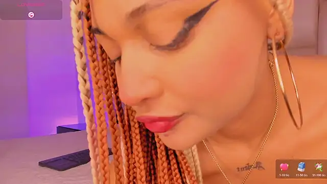 Snapshot of _CurlyGirl_ chatting on November 2025 07:49:02 PM CurlyGirl online show from November 2025 07:49:02 PM