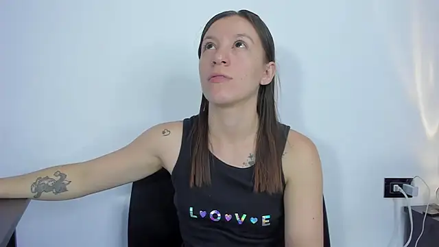 Snapshot of roxanne_jones1 chatting on June 2026 06:07:01 PM roxanne jones1 online show from June 2026 06:07:01 PM