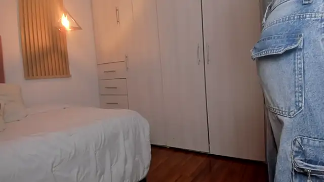 mia nevaeh online show from February 2025 10:00:01 PM