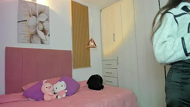 mia nevaeh online show from September 2025 08:10:02 PM