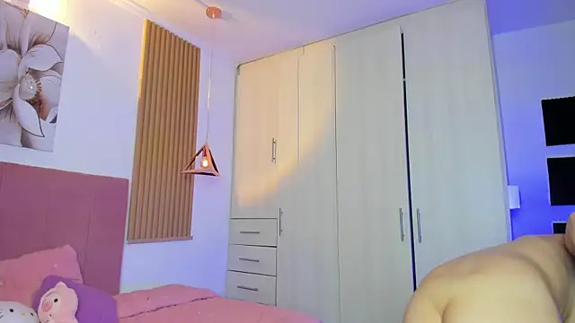 mia nevaeh online show from September 2025 09:16:01 PM