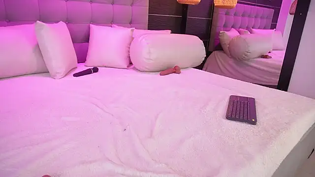 Snapshot of Bella_TS_ chatting on March 2025 12:54:02 AM Bella TS online show from March 2025 12:54:02 AM