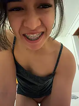 Snapshot of BitchyBratxxx chatting on January 2026 11:25:01 AM BitchyBratxxx online show from January 2026 11:25:01 AM