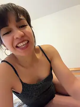 Snapshot of BitchyBratxxx chatting on February 2026 08:32:01 AM BitchyBratxxx online show from February 2026 08:32:01 AM