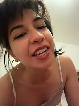 Snapshot of BitchyBratxxx chatting on March 2026 09:32:02 PM BitchyBratxxx online show from March 2026 09:32:02 PM