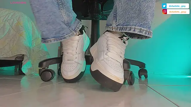 charlotte  grey online show from October 2025 08:27:02 PM